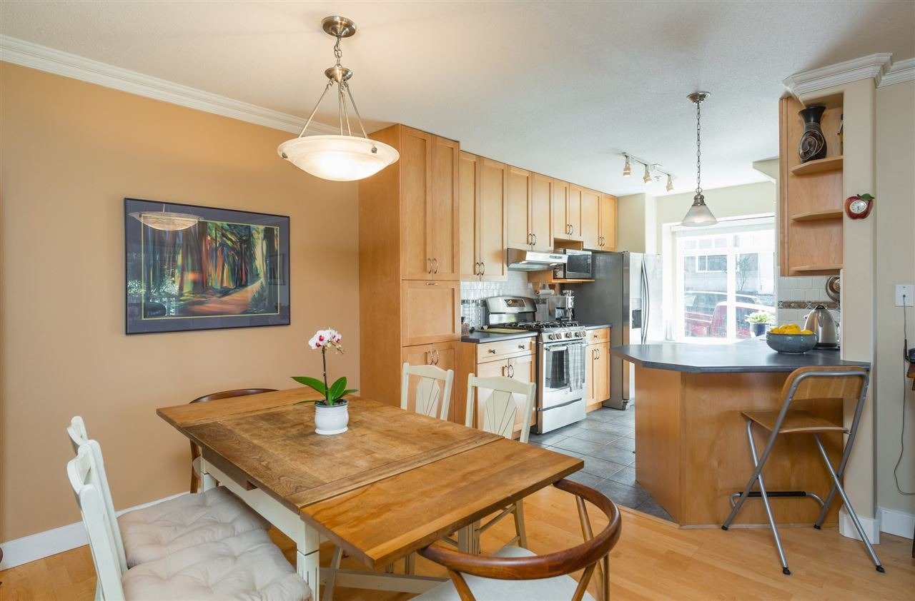 2098 Victoria Dr