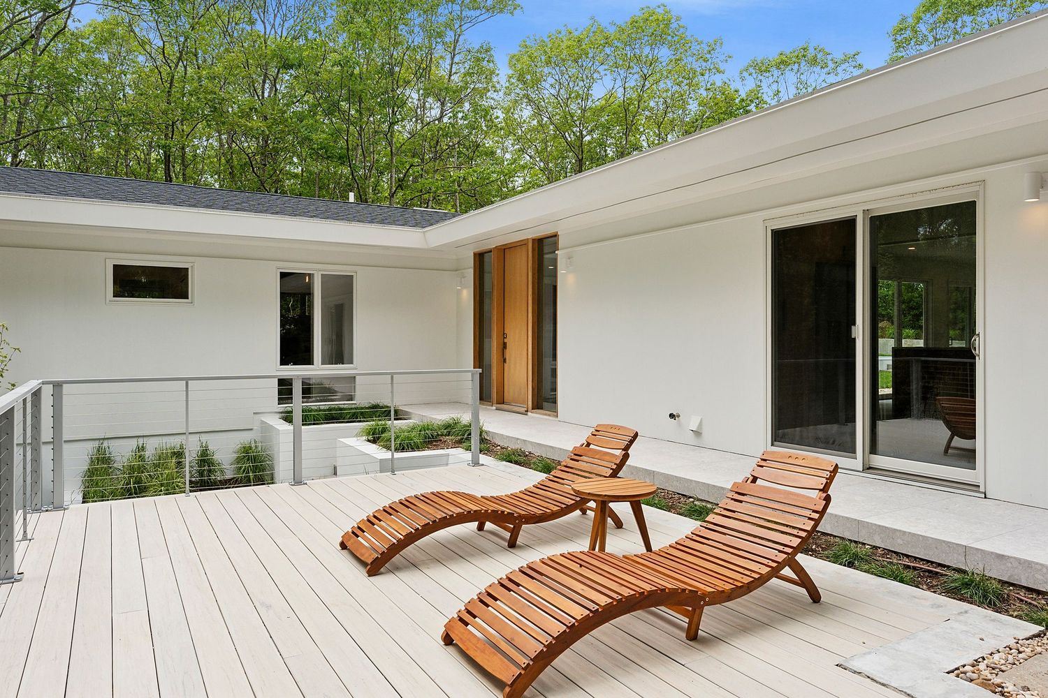 Whitecrest: Mid-Century Modern, Gut-Renovated and Gorgeous