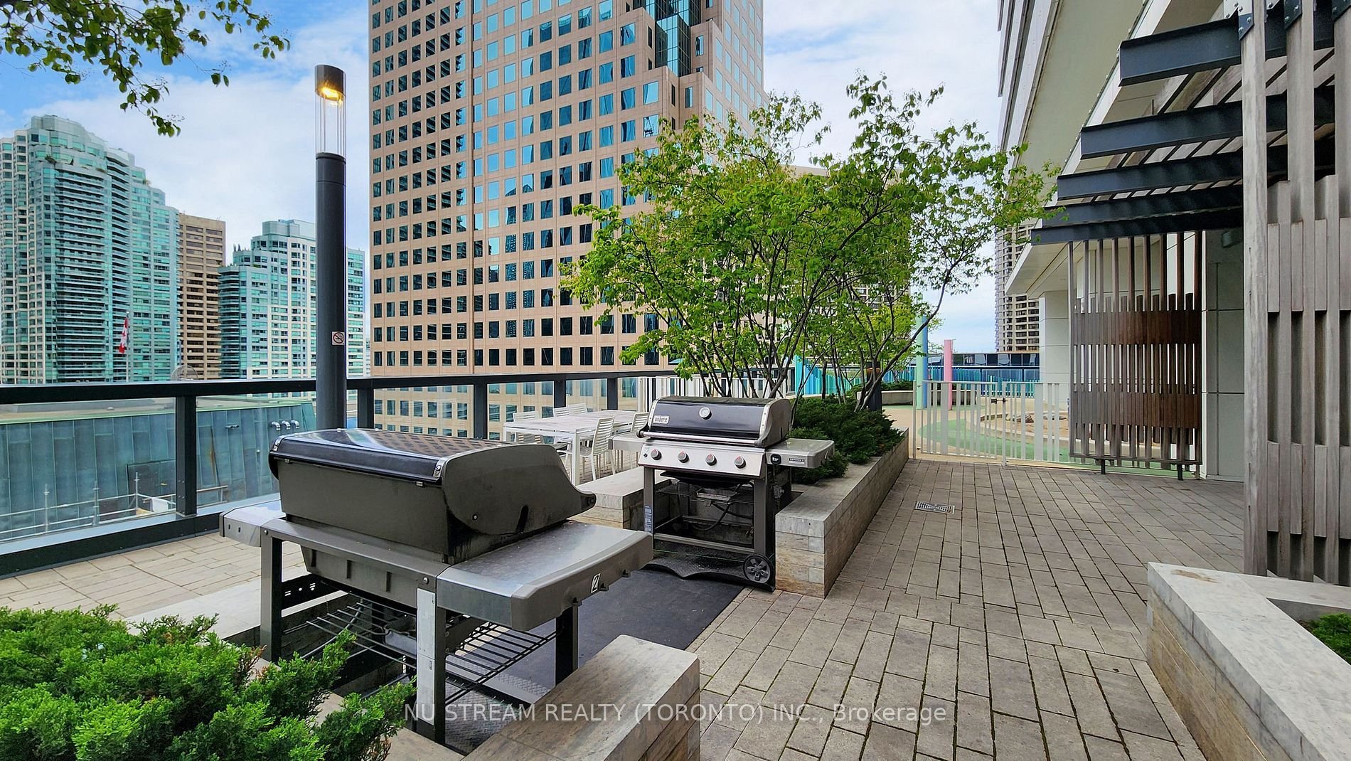 ICONIC LIVING AT 100 HARBOUR ST