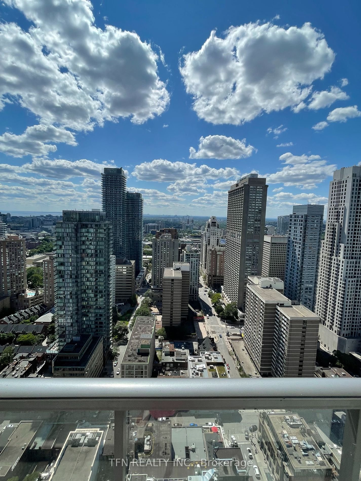 33 Charles St E Unit: 3805