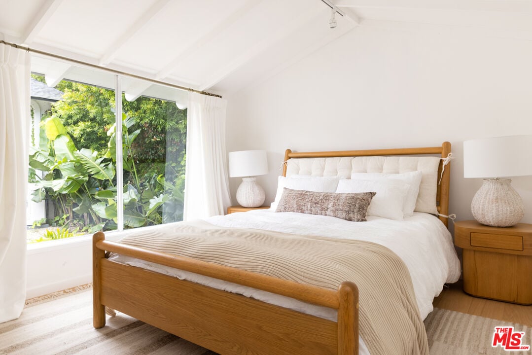 Echelon Pavilion, Grayfox St, 90265