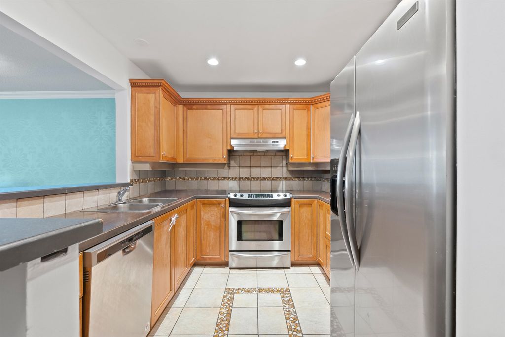 1869 Spyglass Pl, #211
