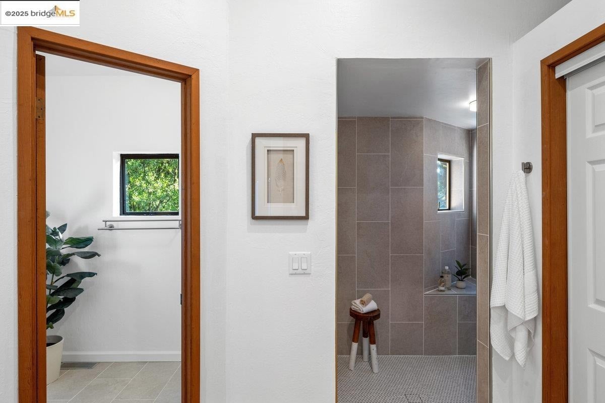 2112 Manzanita Dr
