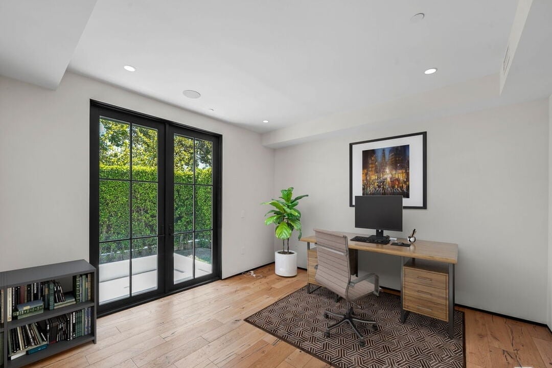 W 6th St, 90048