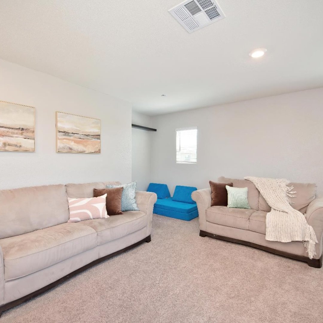 985 Lincolnshire Cir