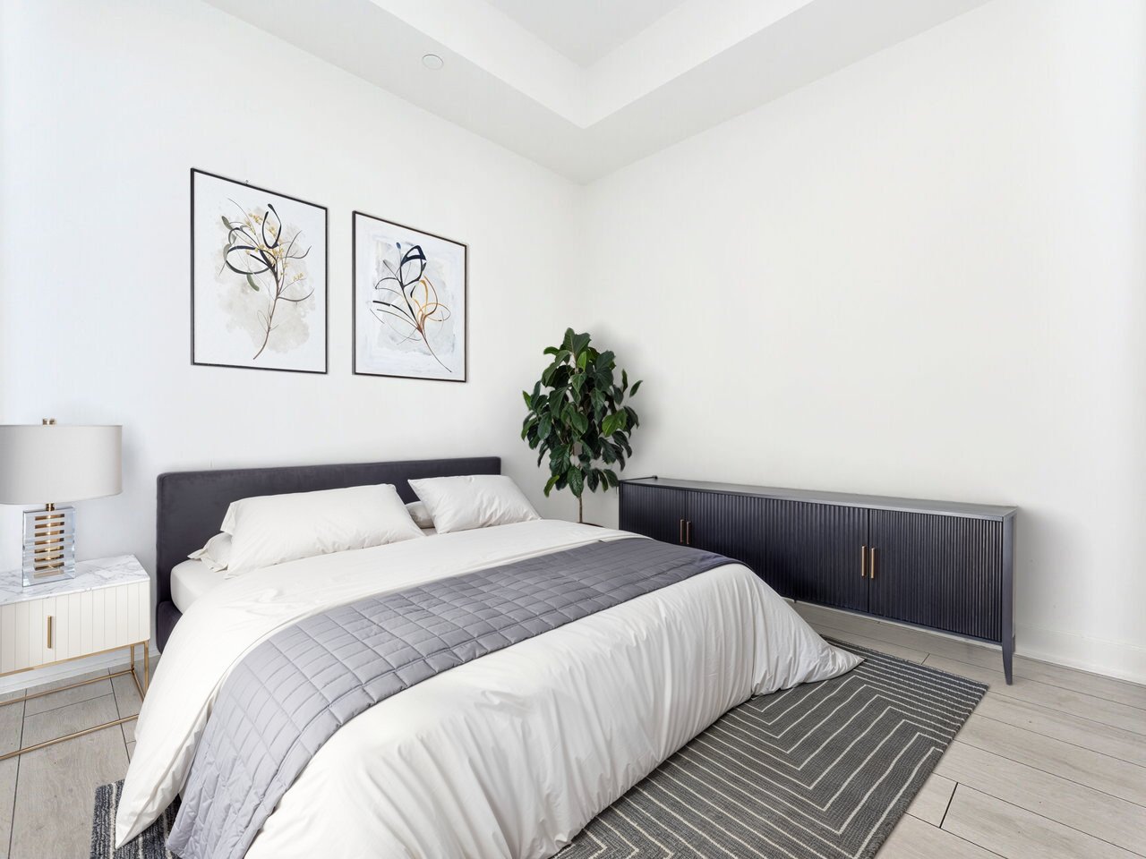 55 Charles St E Unit: 2604