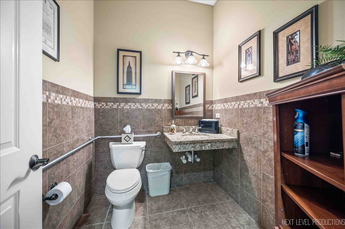 400 Knoll St Unit C, Wheaton IL. High-Yield Office Investment Opportunity