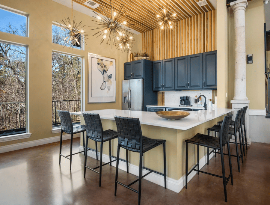 Lease Today and Enjoy 6 WEEKS FREE!