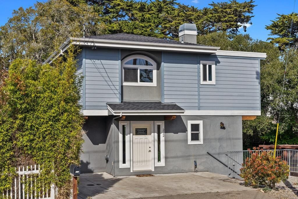 212 Poplar St