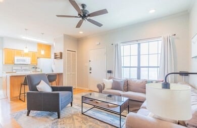303 W 35th St #301