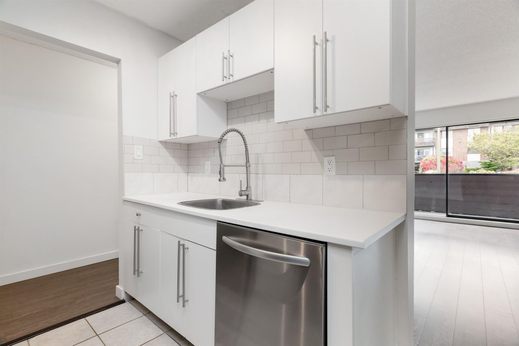 341 W 3rd St, #203