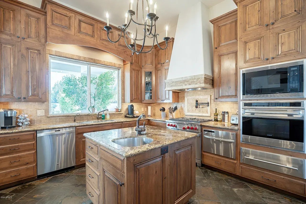 6115 E SHANGRI LA Rd