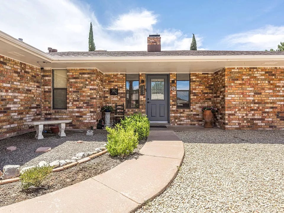 3004 Los Robles