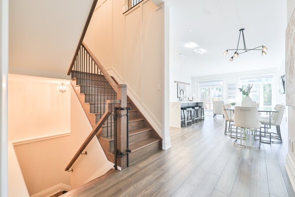 15A Tecumseth Ave