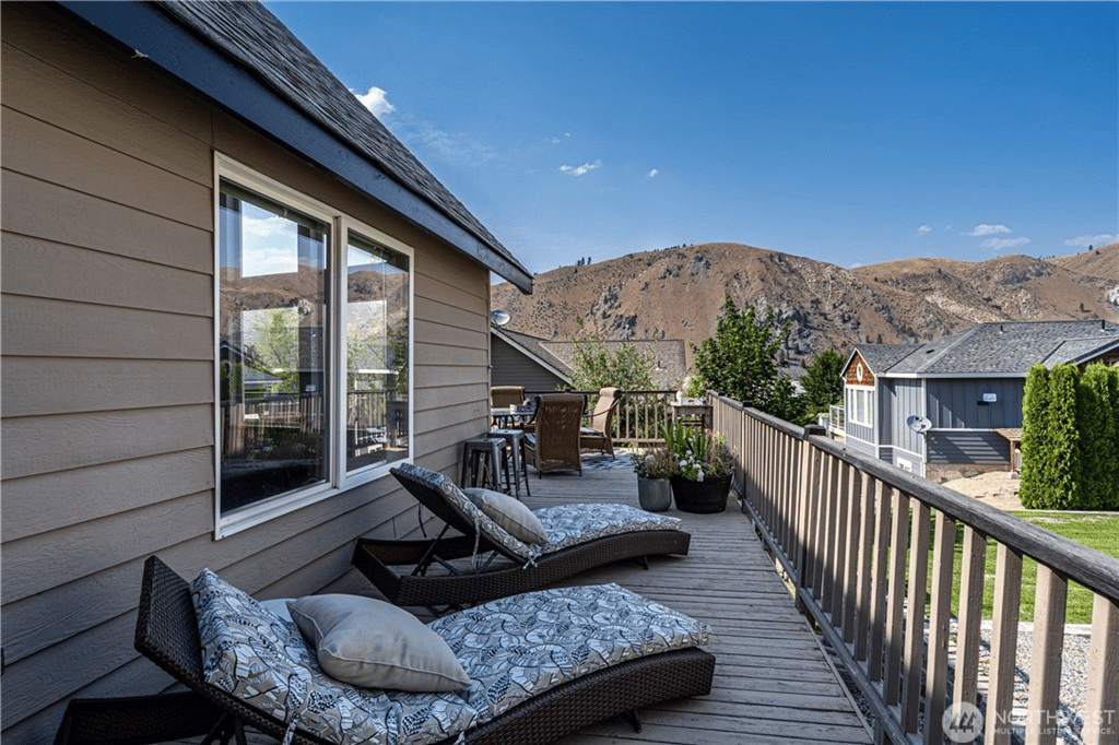 325 W Emerson Dr
