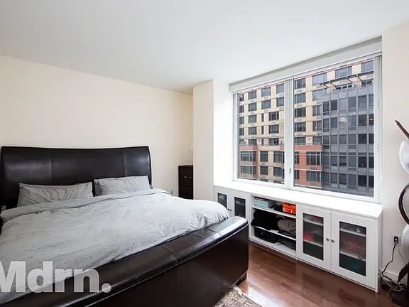 225 E 34th St #16G