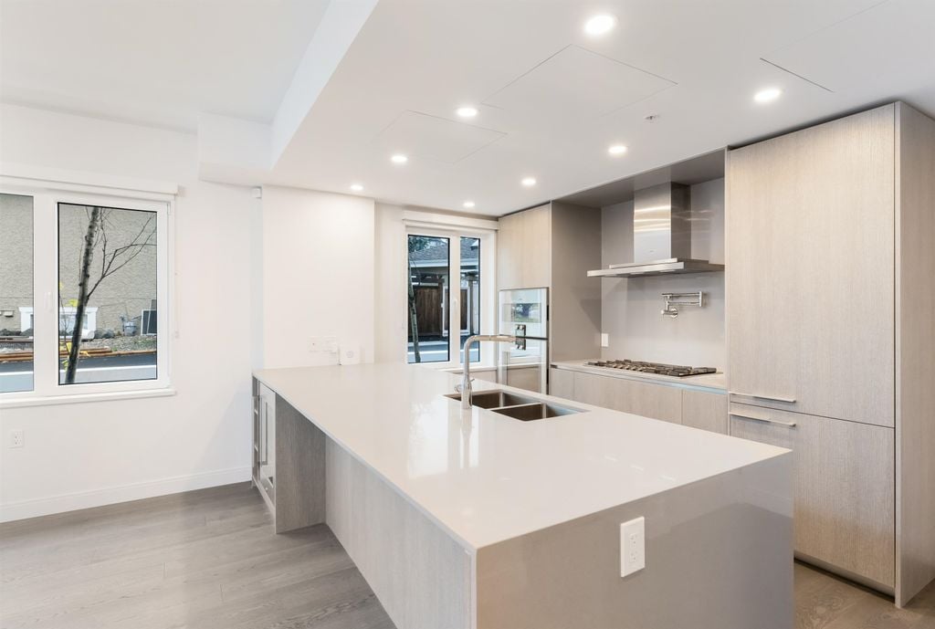 478 W 33rd Ave