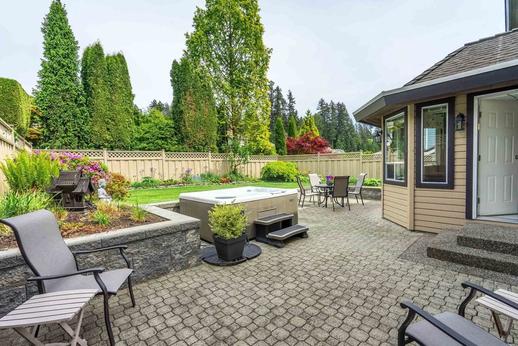 24 Ravine Dr