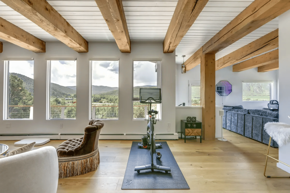 Spacious Mountain Retreat Nestled in Nature