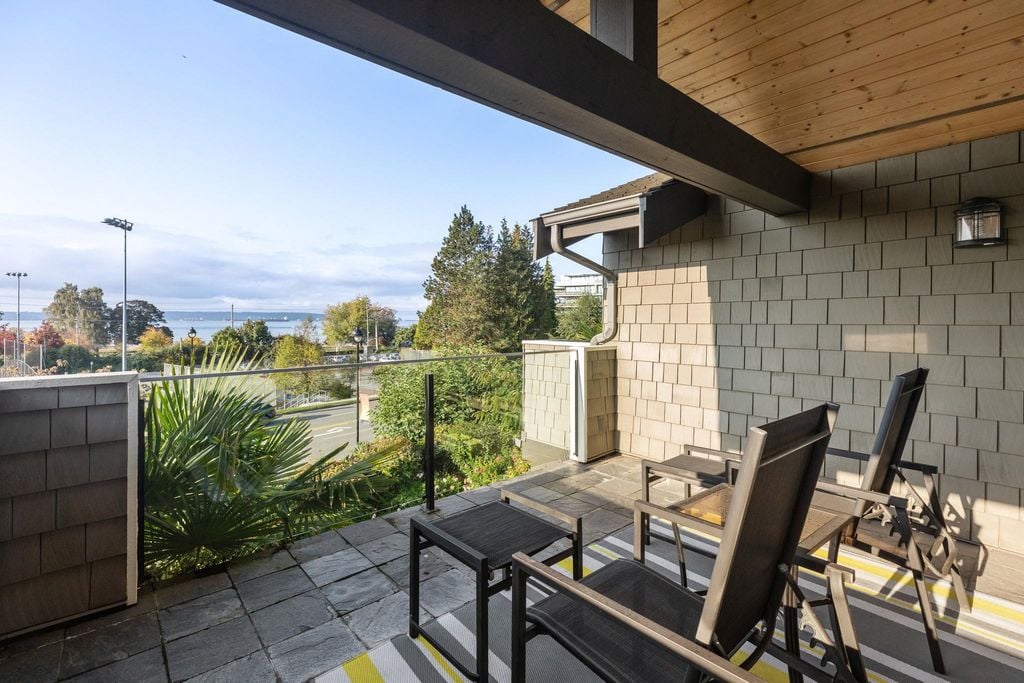 1251 Marine Dr