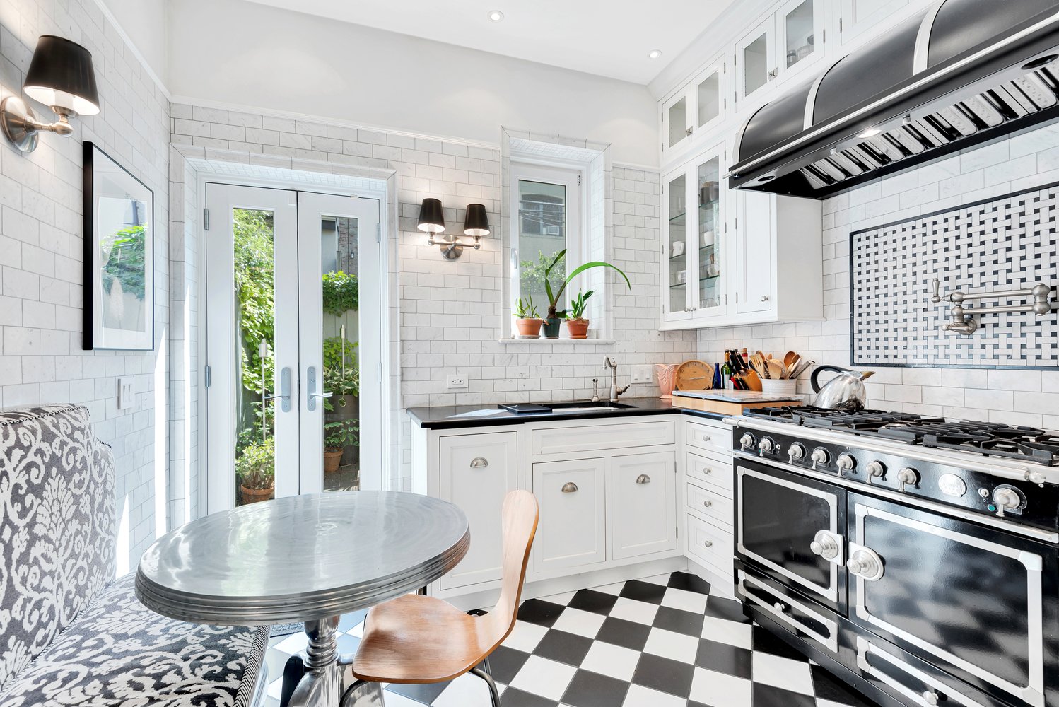 542 3RD Street