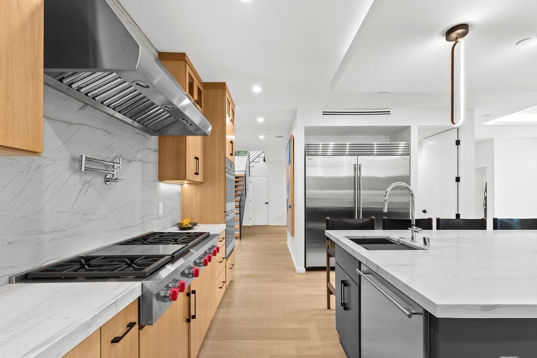 Castle Heights Pl, 90034