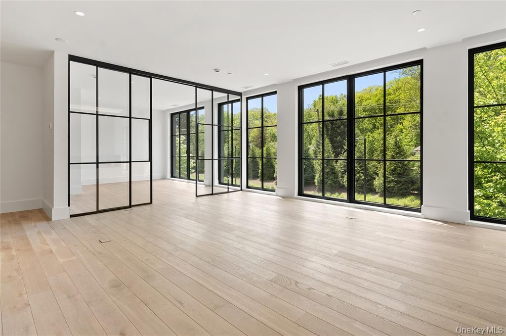 41 Richmondville Ave Unit: Duplex 2