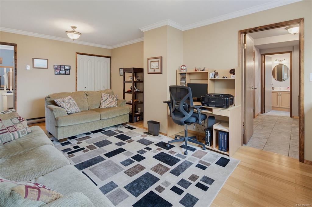 2056 Skyline Cres