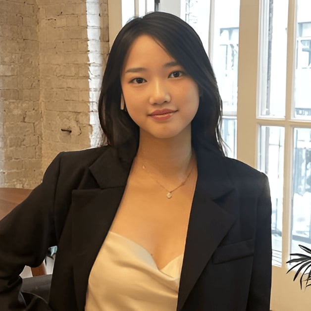 Zhirui Chen New York, NY Real Estate Agent Headshot