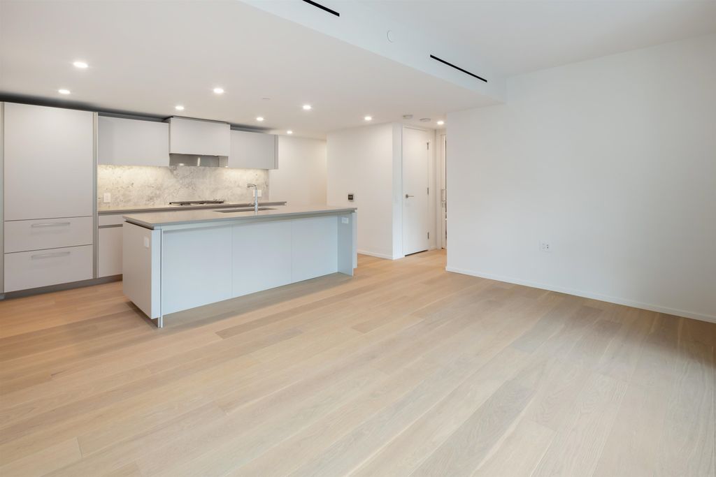 889 Pacific St, #706