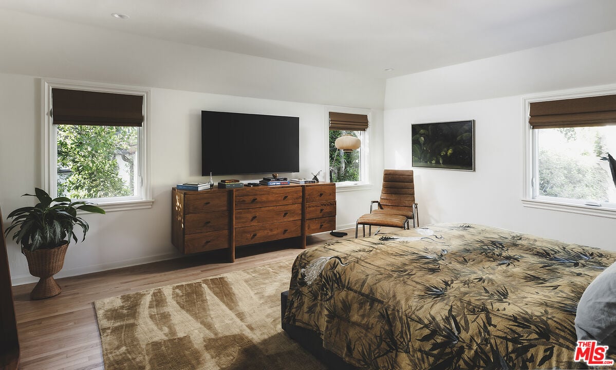 Nova Pavilion, El Cerrito Pl, 90068