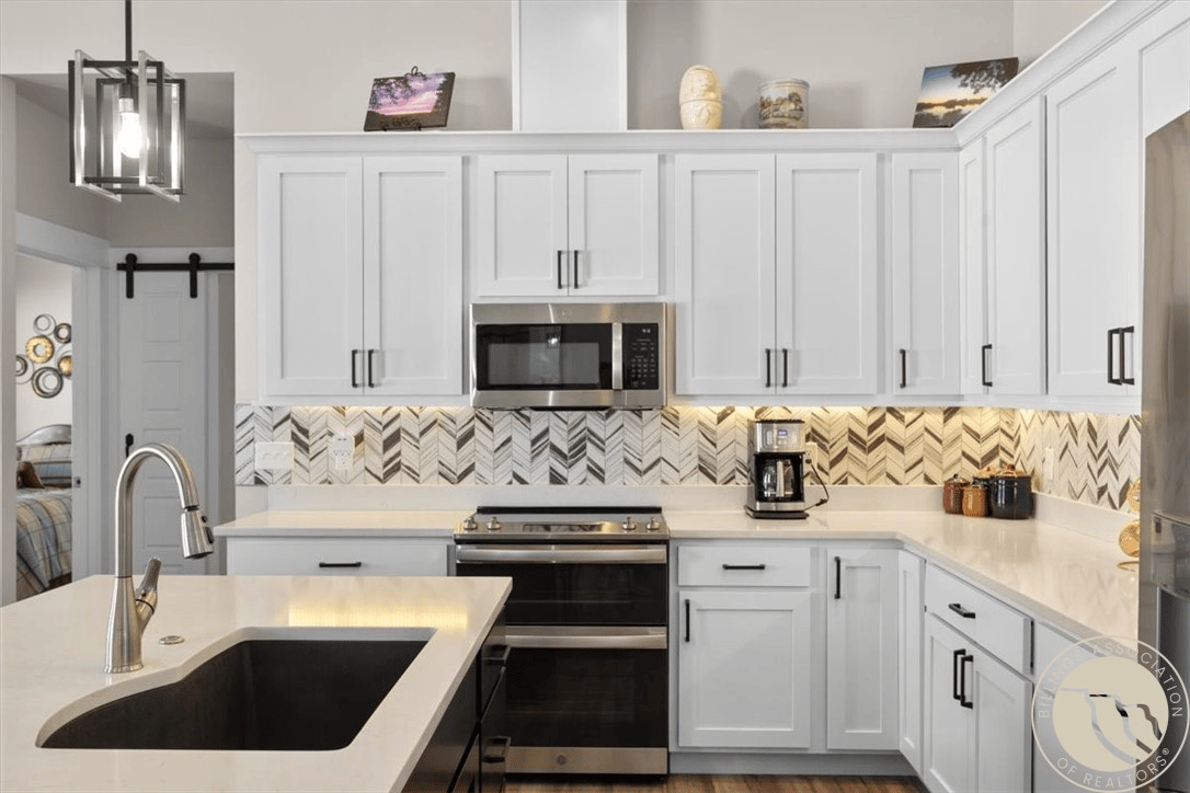 3110 Falcon Cir