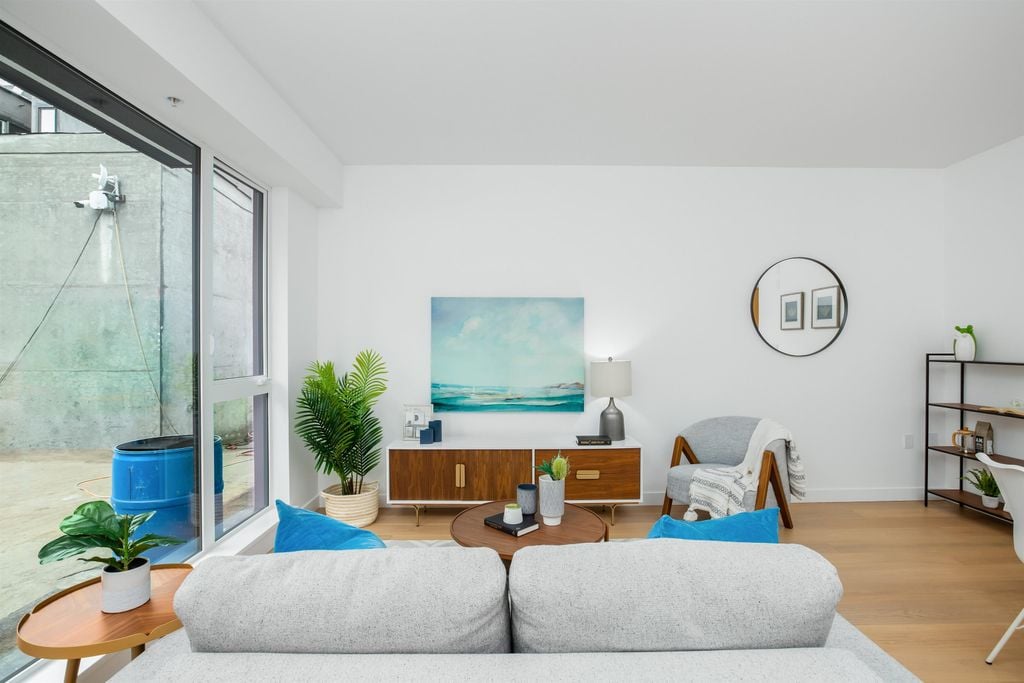 82 W King Edward Ave