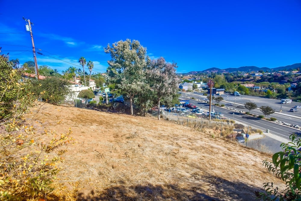 700 E Vista Way