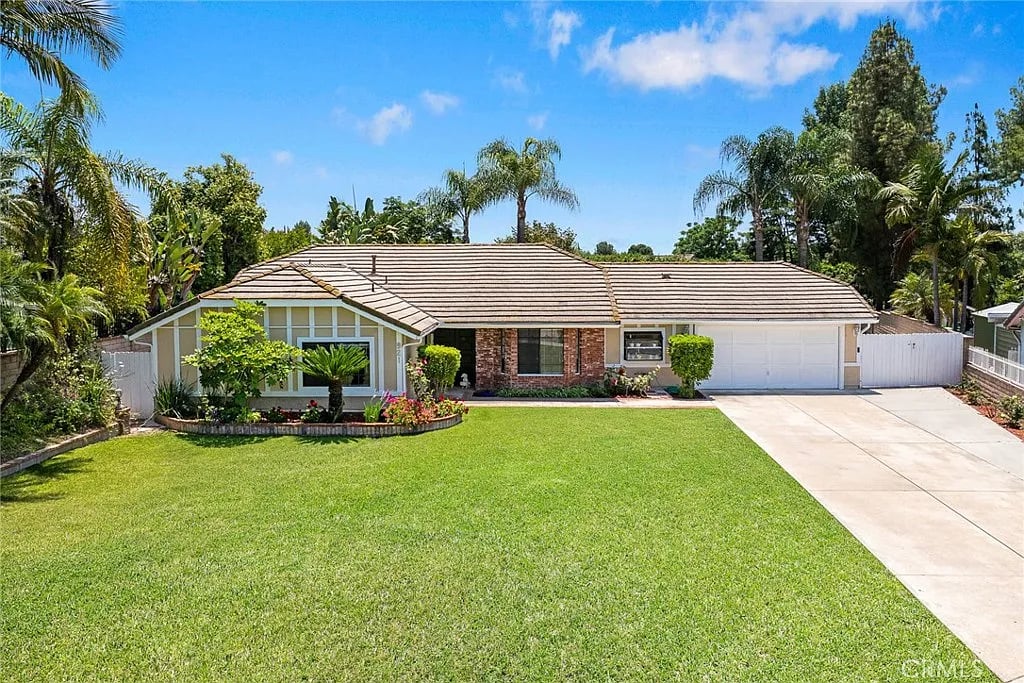 921 N Sea Biscuit Ct