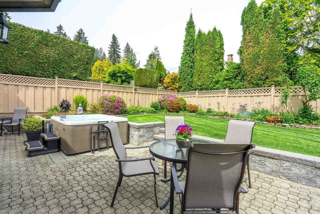 24 Ravine Dr