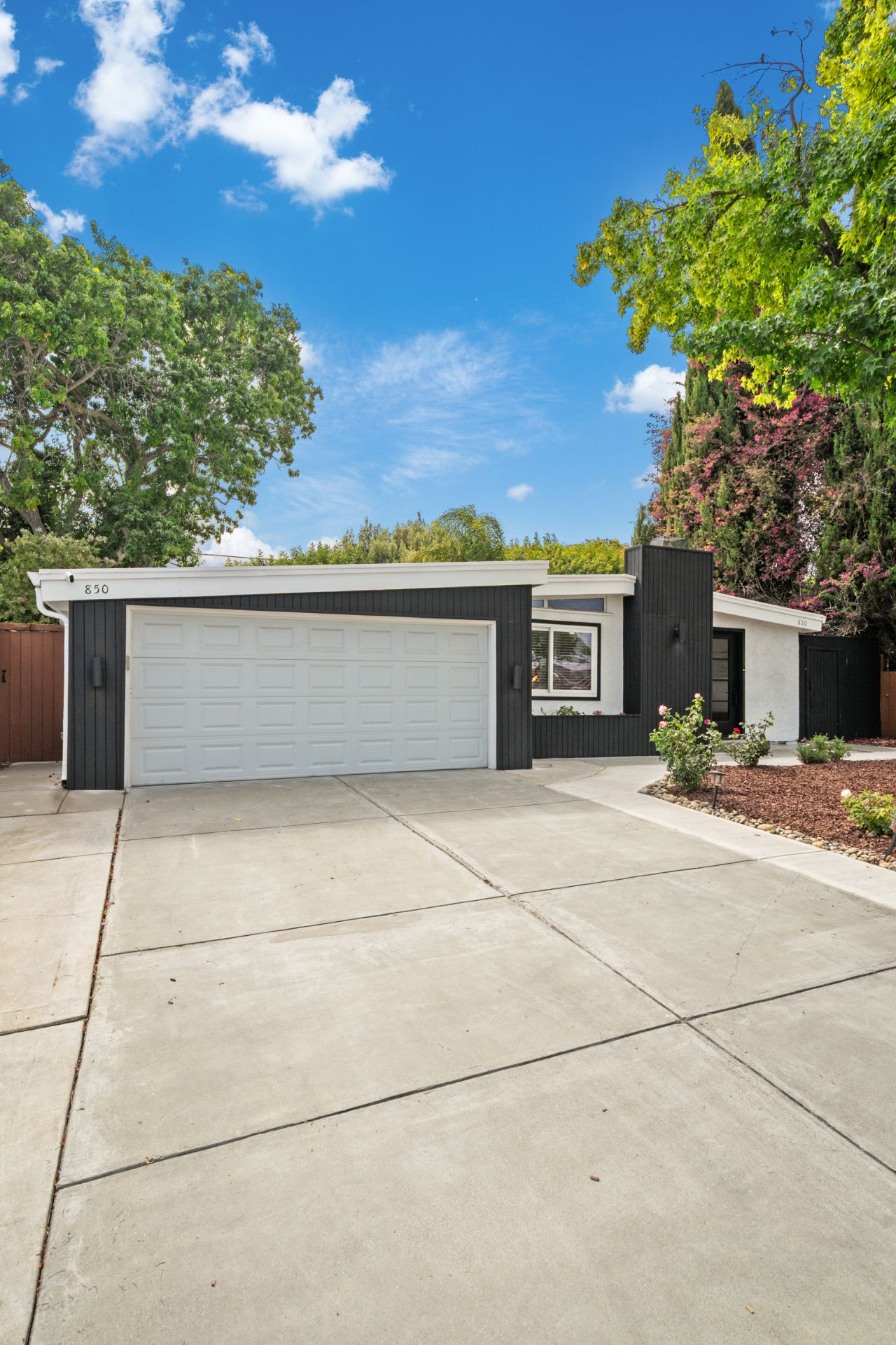850 Las Palmas Drive