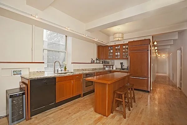 215 West 29th St ,Fl 4