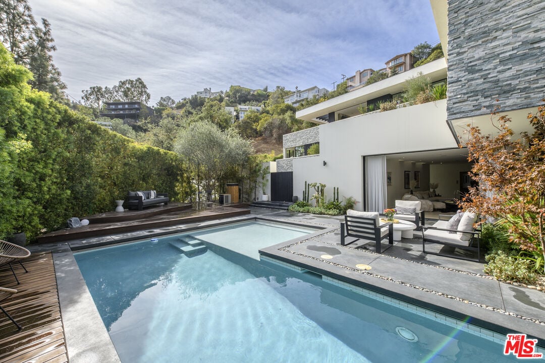 Pinnacle Manor, Willow Glen Rd, 90046