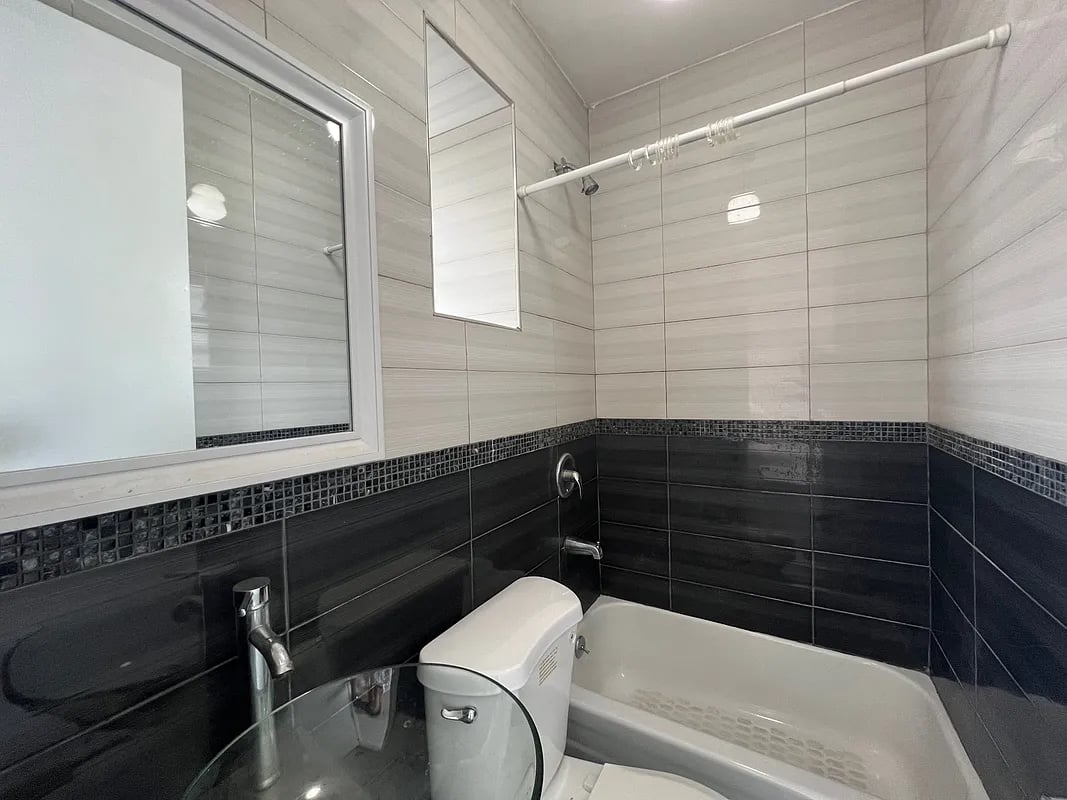 438 Wilson Ave 3L