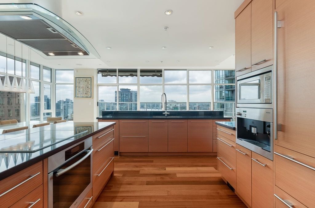 480 Robson St, #1901
