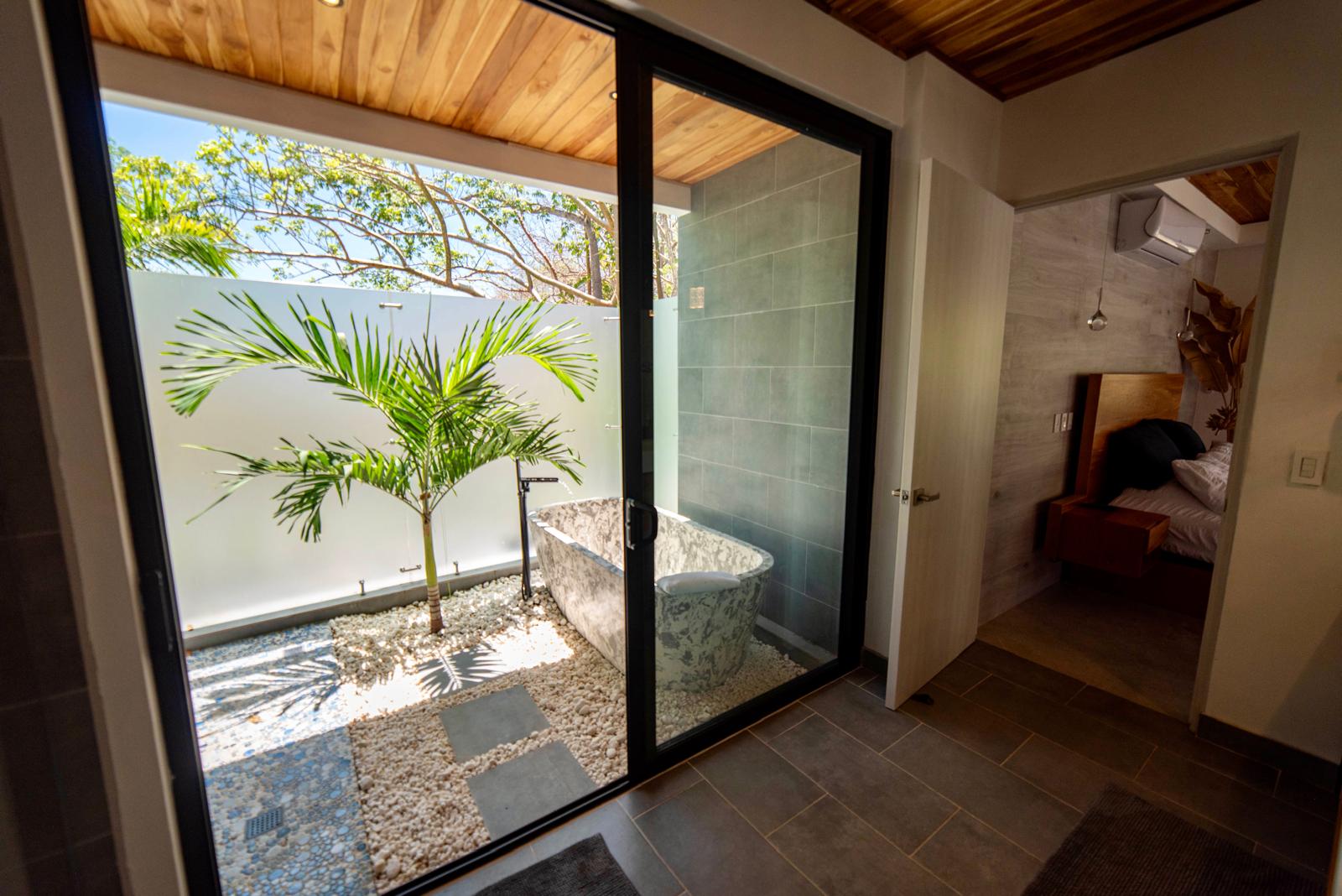 Casa La Ola Perfecta | Luxury 5-Bedroom Home with Pool Near the Beach in Hacienda Pinilla