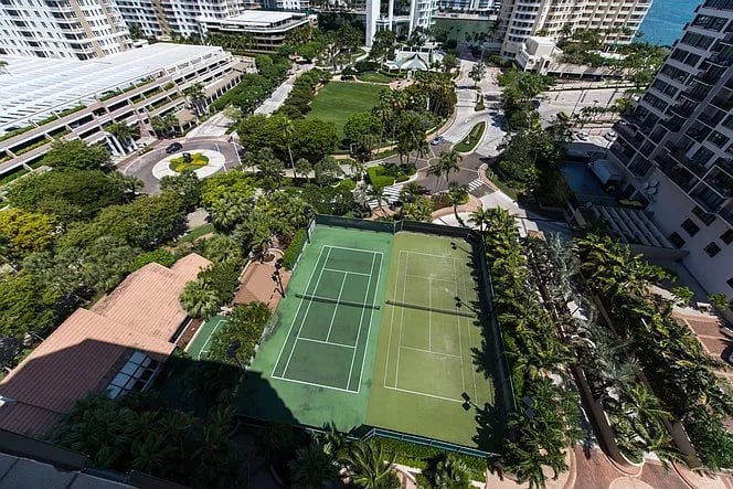 520 Brickell Key Dr #A1616