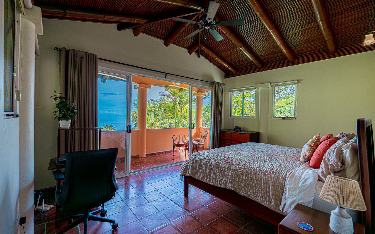 WHALE’S TAIL OCEAN VIEW ESTATE WITH EXTRA LOT 