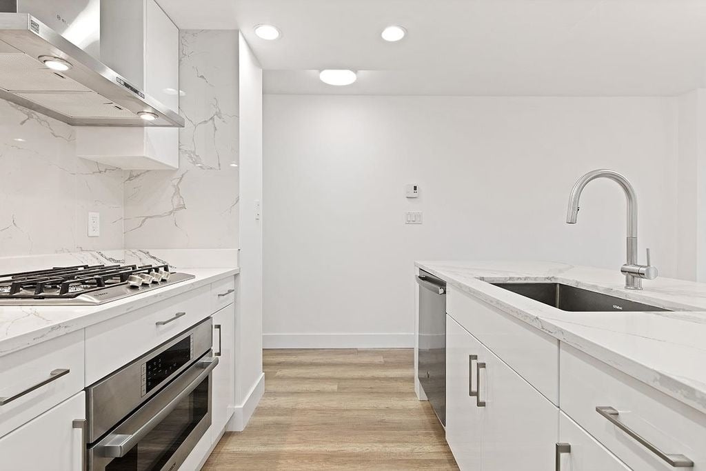 1067 Marinaside Crescent, #1906