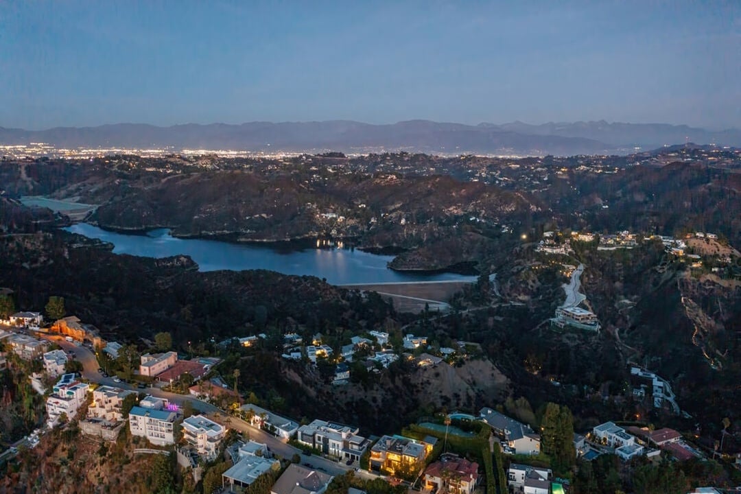 Aria Vista, Stradella Rd, 90077