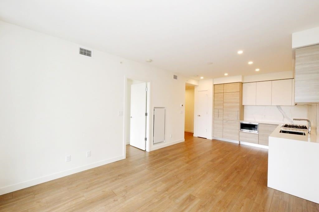 595 Austin Ave, #305