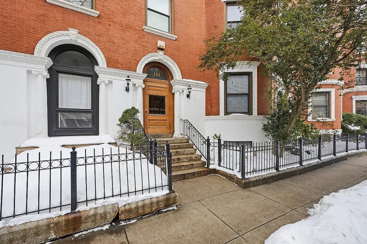111 Gainsborough St #405