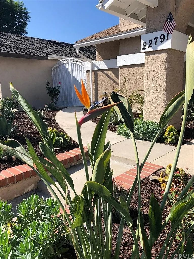 22791 Alturas Dr