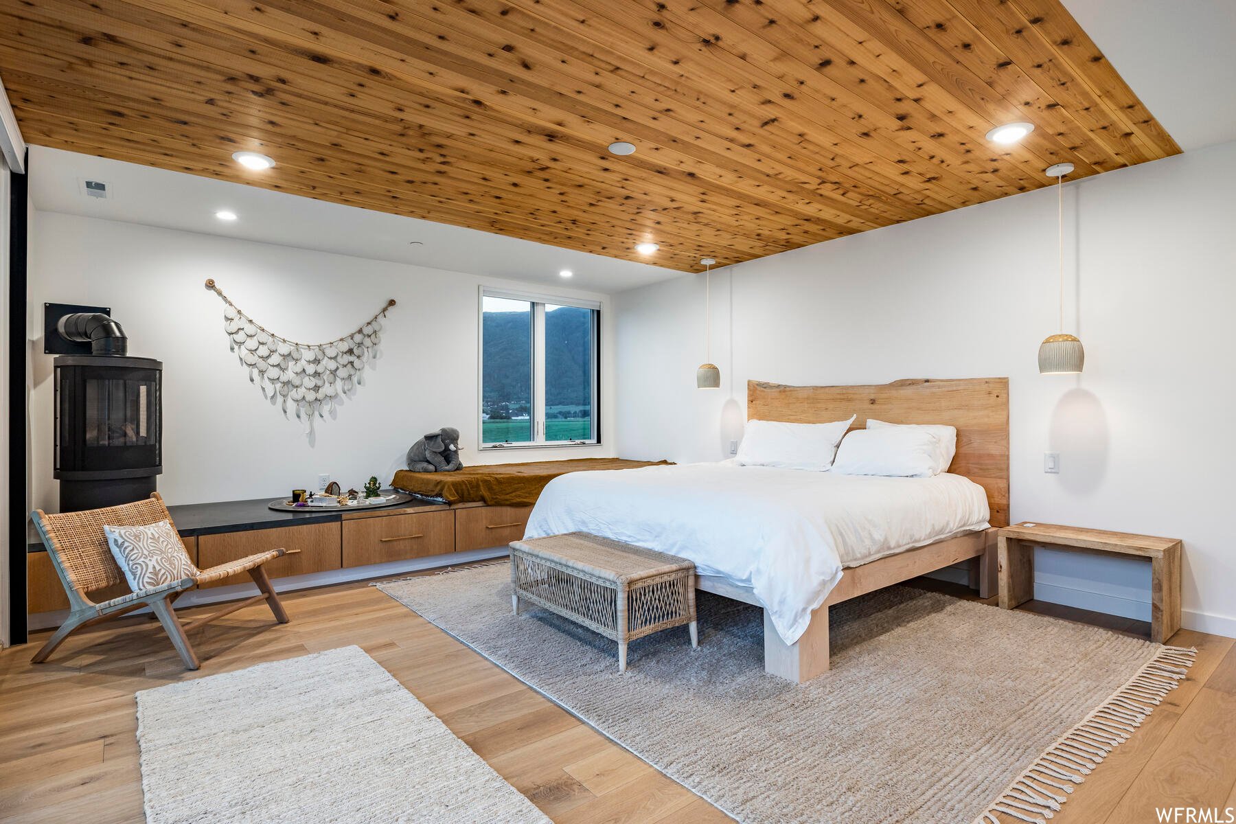 Breathtaking Minimalistic Farmhouse